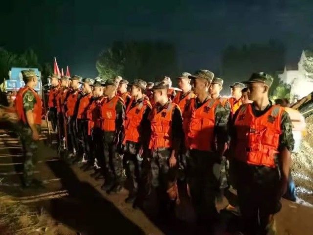 安阳市政府|人民子弟兵持续奋战抗洪一线！投入数千兵力帮助受灾群众恢复生产生活秩序