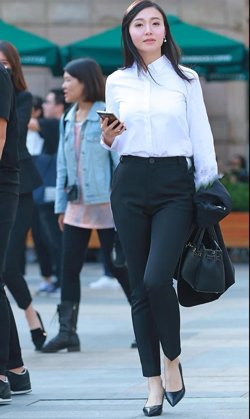 西裤 黑与白的通勤装穿搭,经典美丽又时尚,穿出了简约大方的美感