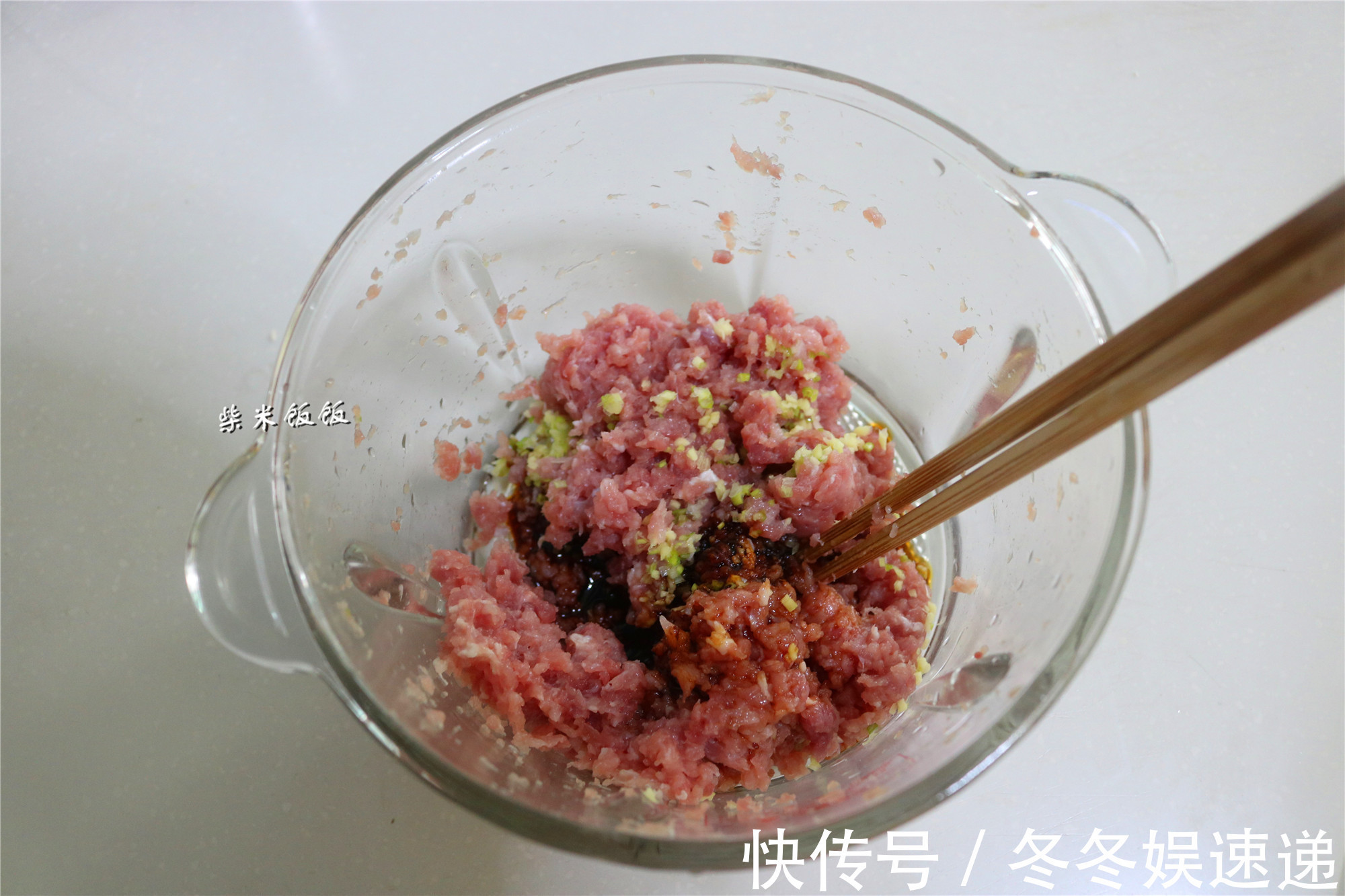 我家包馄饨,从不买馄饨皮!晒出馄饨皮做法,网友太简单了