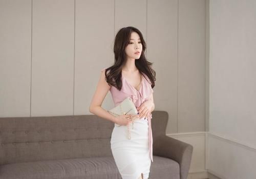 这么好看的粉色吊带衫，不给自己来一件吗