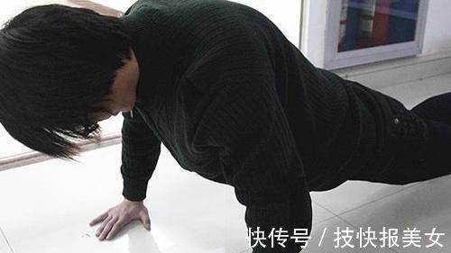 好处|为何要常做俯卧撑?男性每天做40个俯卧撑,好处多到你想不到
