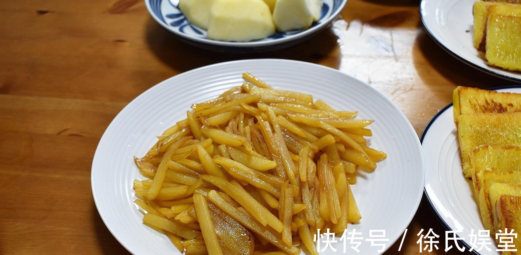 两人的早餐,有粥有糕点还有它们,好吃又营养,在家吃早餐最温馨