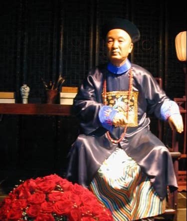 车牌号|他的奔驰车牌号“4444”,曾一夜间输掉100套房,最后结局如何?