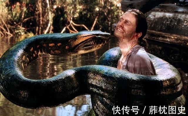 时尚杂志|外国真人秀复刻恐怖片!教你在丧尸吸血鬼杀人狂手下逃生