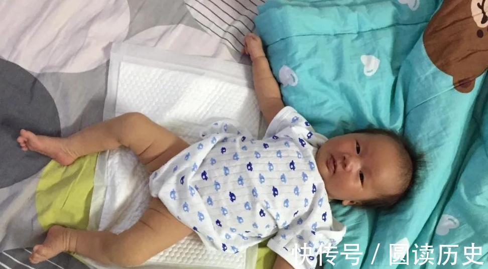 孩子|新生儿为什么偏爱投降式睡姿,需要纠正吗,很多家长做错了