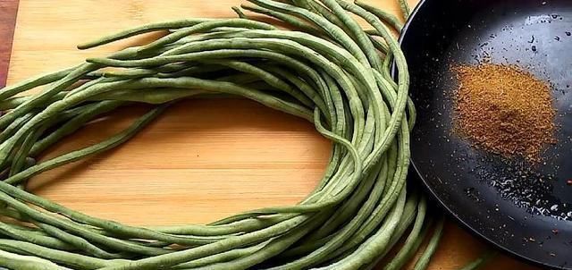 豆角|豆角最近火了，教你新吃法，又香又辣，一顿我能吃3斤，好过瘾