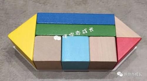 积木只会搭高高？你还可以引导孩子这么玩