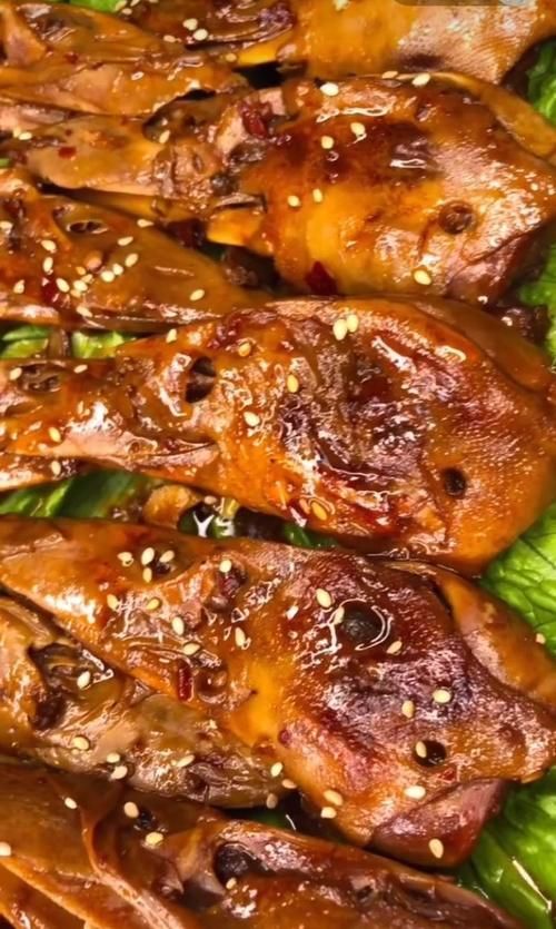 美食推荐：麻辣鸭头，糖醋白菜排骨，秘制啤酒鸭，冬瓜烧排骨的做法