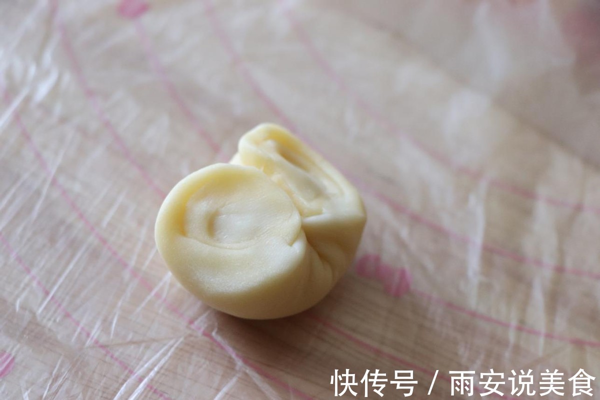 家庭版的老婆饼做法简单,果味十足,香气浓郁