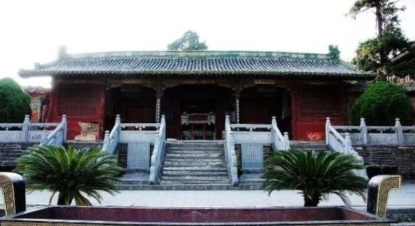 寺庙|中国“最奢侈”的寺庙，全寺用楠木建成，共雕刻有9999条龙