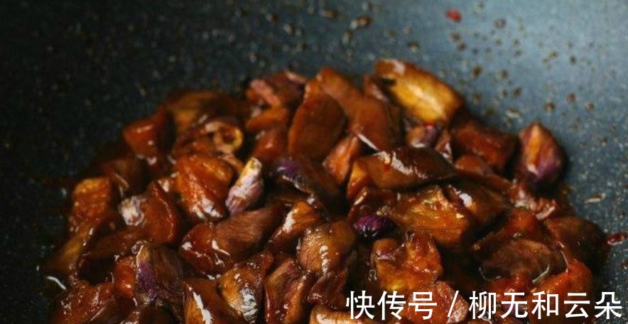 水淀粉|教你做一道少油版的鱼香茄子，酱汁是灵魂，一口下去非常下饭！