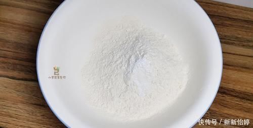 无论烙什么饼,和面时多加一种料,烙出的饼酥脆松软,凉了也不硬