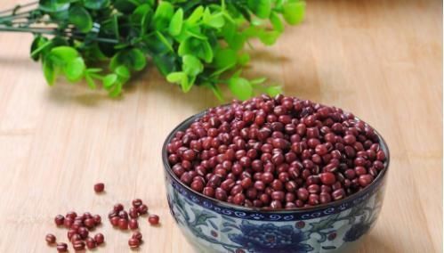 红小豆|红豆与此物熬粥喝,雀斑少了,气血足了,子宫越来越健康