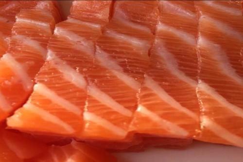 53岁大妈平时爱吃肉，尿酸却并不高，医生分析：2件事情起了作用