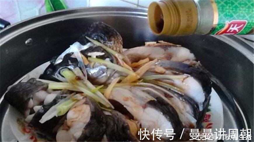 葱青|做清蒸鱼,酱油先放还是后放?一旦顺序弄错了,味道差别极大