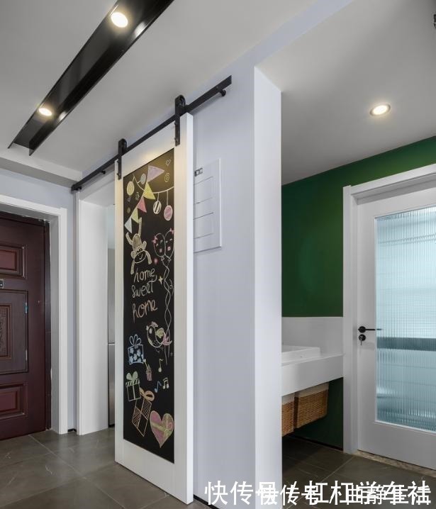 隐蔽门|厨房别再安装推拉门了,现在流行这种设计,干净实用还漂亮!