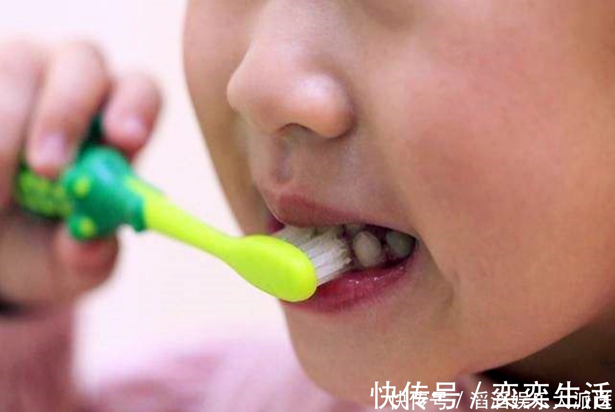 孩子|好不容易等到宝宝换牙期，新牙却长歪了医生家长无知惹得锅