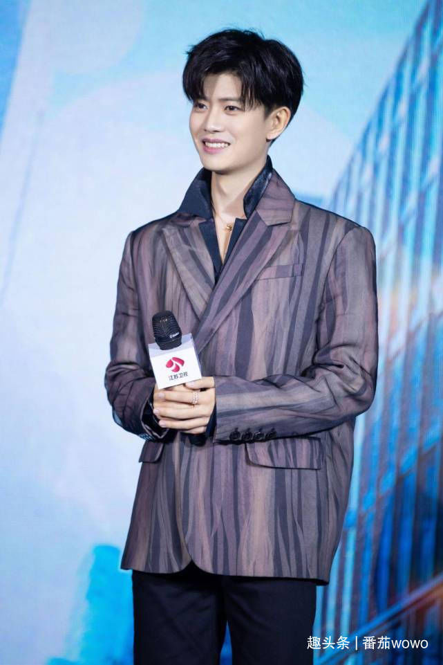 闪闪发光的任嘉伦出现了！任嘉伦出席《闪闪发光的你》发布会现场