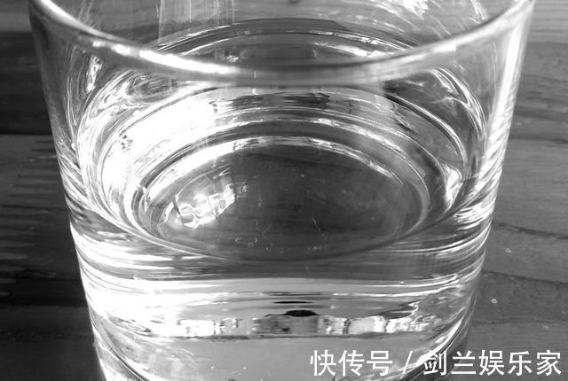 家里面|张文宏建议多喝水，多食用这两种食物，就是最好的预防