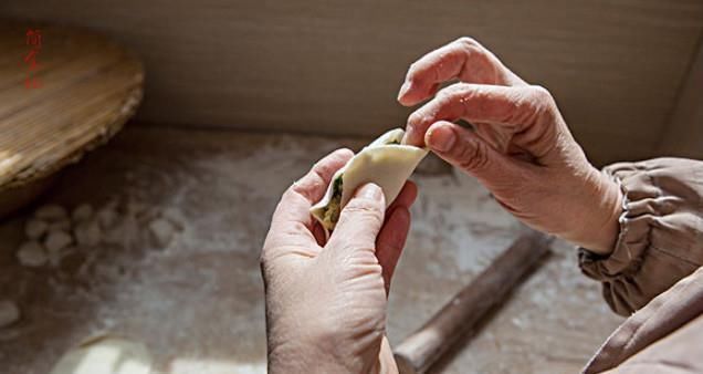 馅饺子|包芹菜饺子,有人焯水,有人直接包大厨都不对,教你正确做法