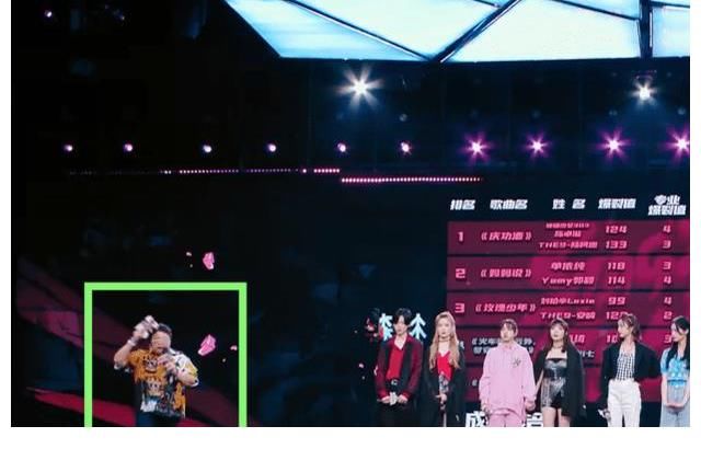宋雨琦|当场摔东西，吼工作人员！《爆裂舞台》的韩红，被吐槽没礼貌
