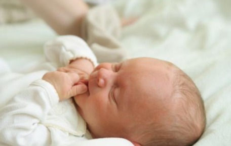 丑哭|宝宝出生时“丑哭”妈妈,被嫌弃长大,如今颜值完美逆袭,真好看