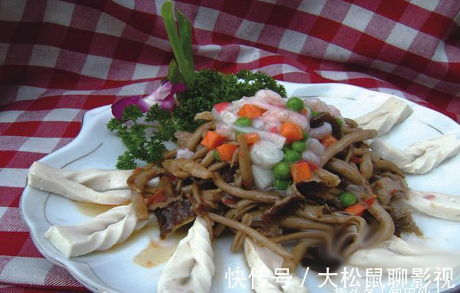 美食推荐：石锅生焗甲鱼、五彩树菇香豆腐、黑椒土豆蟹制作方法