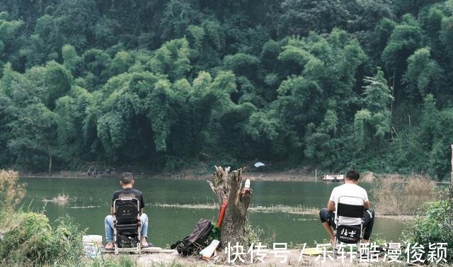 冬季钓鲫鱼,钓深还是钓浅钓远还是钓近看看我怎么说