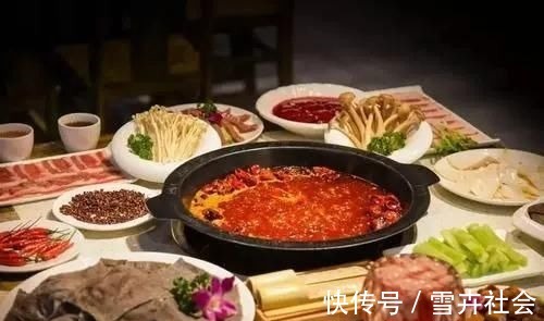 食物|晚上吃苹果会伤胃吗?医生建议:到晚上,这4种食物尽量不要吃