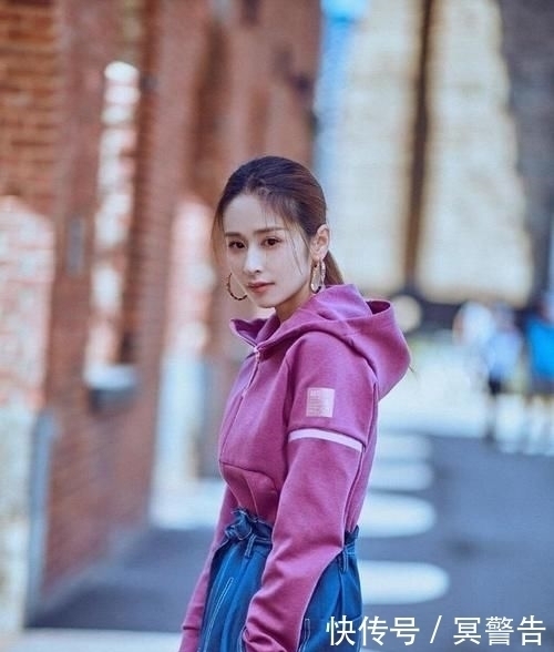 搭配|“卫衣”有你想象不到的时尚美!是直男最爱女生穿搭的单品了!