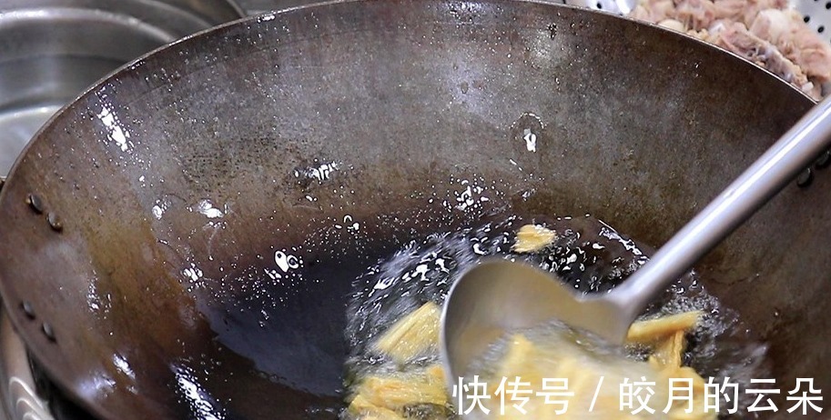 鸭块|鸭肉怎么焖才好吃厨师长教你做法,出锅鲜香四溢,鲜嫩入味!