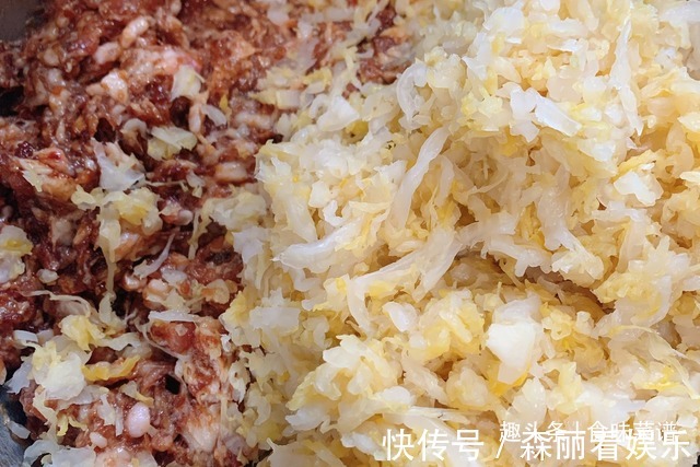 酸菜饺子好吃有诀窍，教你调馅的正确方法和用料，饺子不好吃才怪