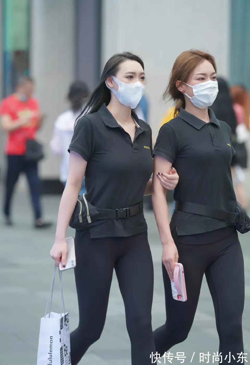 花样年华 一起出门逛街的瑜伽裤美女,姐妹情深花样年华