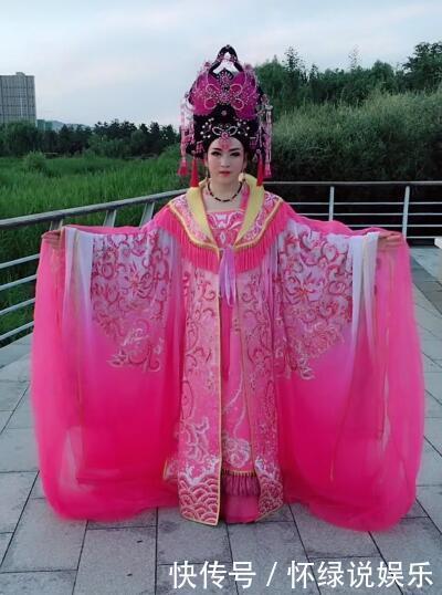 新娘为拍婚纱照连续换上三套衣服，成片新娘却美得令人窒息！