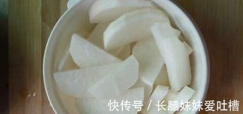 腌制萝卜时，只加水是不行的，多加“这一步”，萝卜清脆不生花