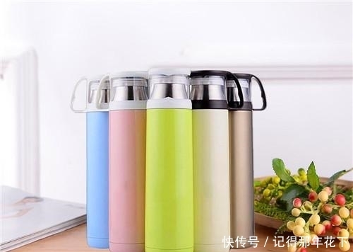 保温杯的使用禁忌,以下3种水不适合放杯里,很多人都没注意