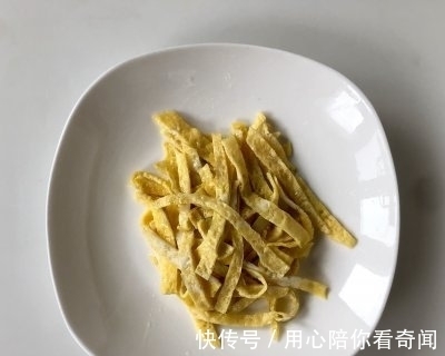 鸡胸肉|适合夏天的五彩凉拌鸡丝鱼面,低脂低卡,清爽好吃不油腻