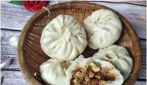 萝卜包子该怎么做 这种做法皮薄馅大 我家三天要吃一次 粉紫色 萝卜包子该怎么做 这种做法皮薄馅大 我家三天要吃一次 粉紫色
