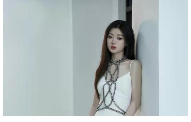 從《中國(guó)好聲音》到《我們的歌》，單依純一路高歌，越來(lái)越火！