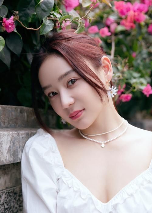 优雅|四十岁的女人适合戴什么样的耳环?珍珠耳环不错,复古优雅又高贵