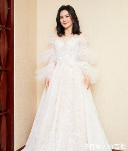 谢娜舍弃老东家湖南卫视，跳槽东方卫视主持春晚，接替陈蓉当一姐