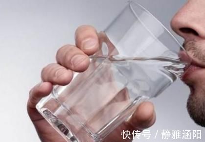 营养物质|专家说:白开水是免费的“长寿药”,但此2个时间段最好不要喝