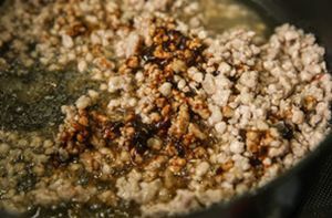 香菇|香菇肉酱自己做,做一次吃10天,能拌面能下饭!