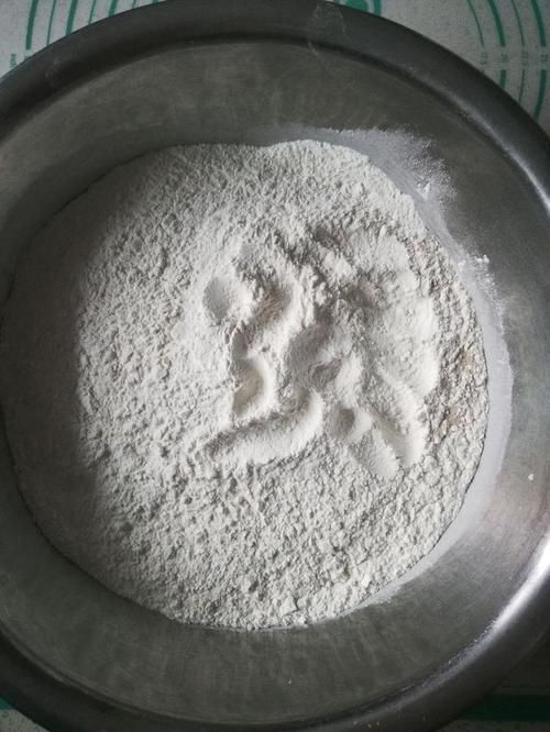 将面粉做成这种零食，简单几步就搞定了，成本低，味道好