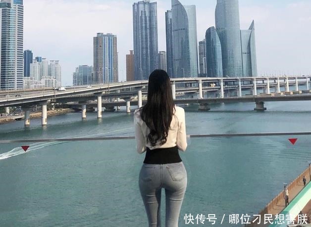 温暖靓丽的牛仔裤着装,尽显简简单单的穿搭!