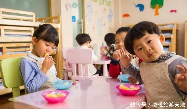 入园|初次上幼儿园，想帮娃提高入园适应能力，2个关键时间段要抓住