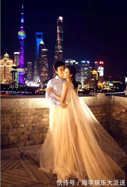 一字肩|跳水皇后吴敏霞身材太好,紧身上衣秀八块腹肌,一字肩细腰太迷人