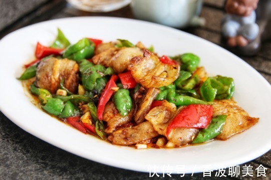 不管炒啥肉，别用盐淀粉腌制，换成4样调料，嫩滑可口，还不粘锅