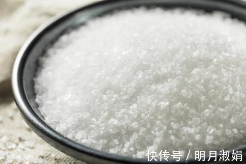 粤菜看家美食盐焗鸡,做法简单,自己在家轻松做,超下饭不够吃