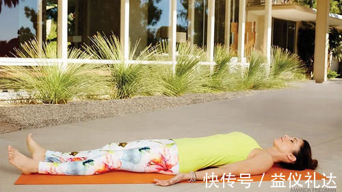 垫子|8个瑜伽动作躺着练，修复盆底肌，展现女性魅力